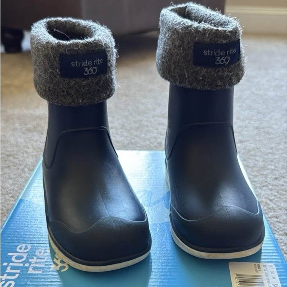Stride Rite Kids' Navy and Gray Boots- with removable fleece liner.Size 11 youth